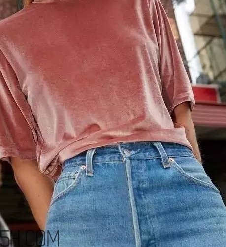 丝绒上衣搭配什么裤子好看呢,丝绒上衣搭配什么裤子