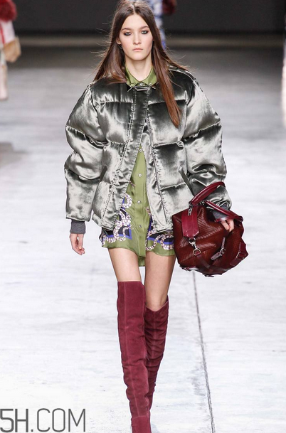 羽绒服的清洗技巧,羽绒服的正确清洗方法