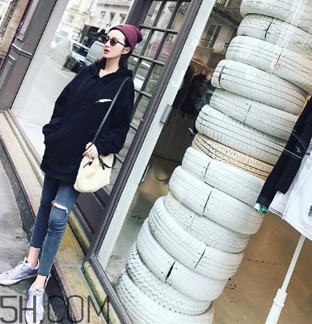 黑色衣服被84烧黄了怎么办,84把黑色衣服烧黄了用什么办法补救