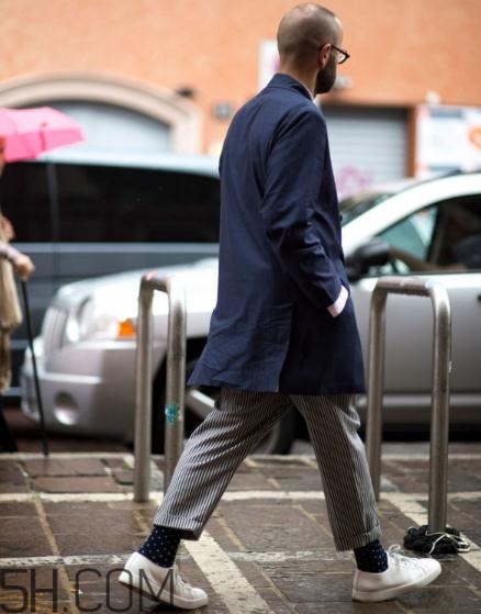 男士穿九分裤好看吗,男人穿九分裤好看吗