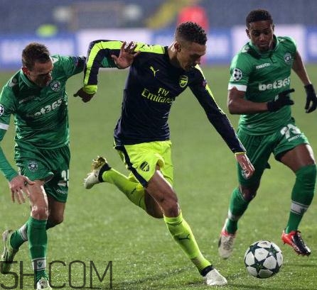 足球鞋会不会越穿越大,足球鞋会越穿越大吗