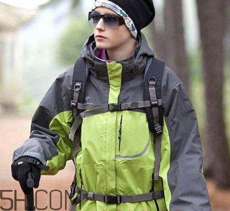 始祖鸟冲锋衣怎么样,始祖鸟和北面冲锋衣哪个好