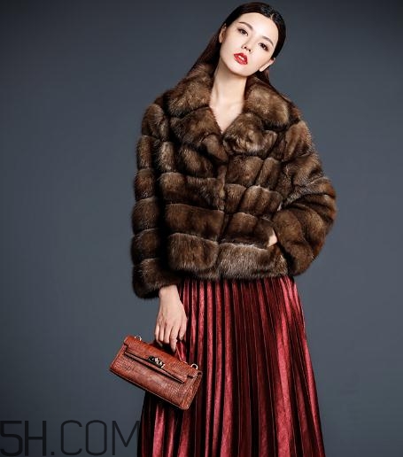 裘皮大衣怎么挑选,裘皮大衣搭配什么穿 裘皮大衣怎么挑选,裘皮大衣搭配什么穿