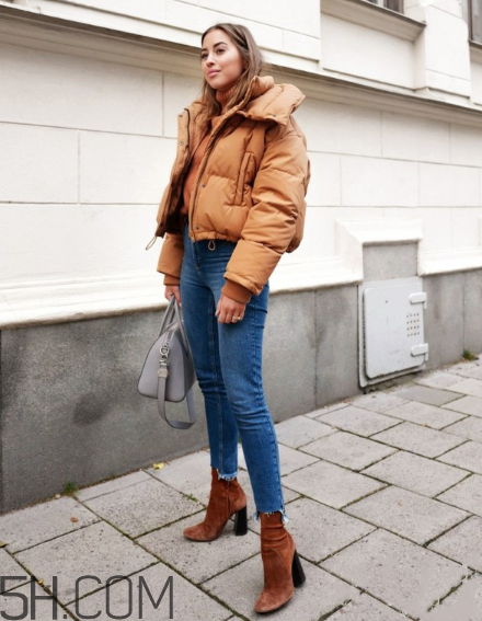 焦糖色鞋子百搭吗,焦糖色鞋子配什么衣服