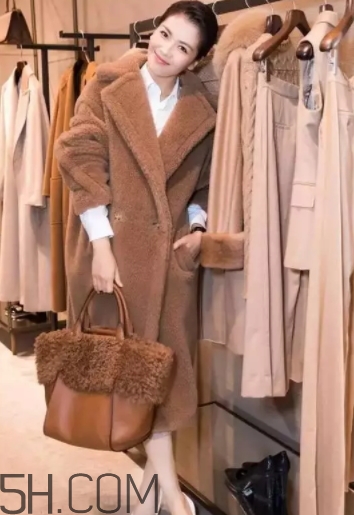 今年外套流行什么颜色,今年冬天流行什么颜色的外套