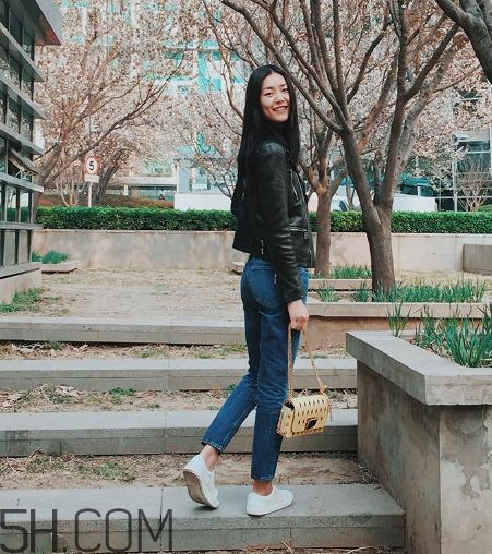 牛仔裤染色不均怎么办,衣服牛仔裤染色严重怎么办