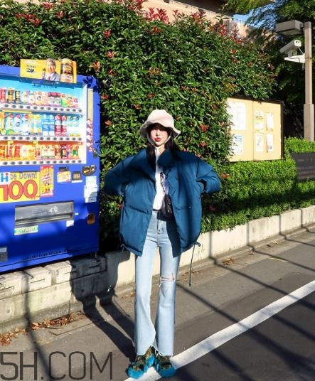 什么人适合穿蓝色的棉袄,蓝色棉袄好看吗