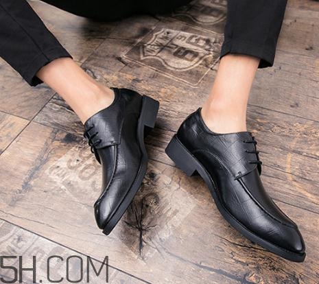 皮鞋晒掉色了怎么办,皮鞋晒了变色了怎么办