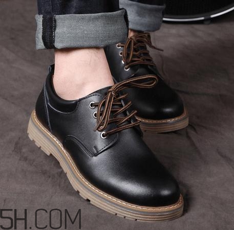 皮鞋晒黄了怎么办,鞋晒的发黄了怎么办