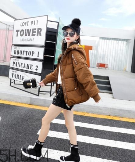 焦糖色适合什么人穿,焦糖色棉服搭配