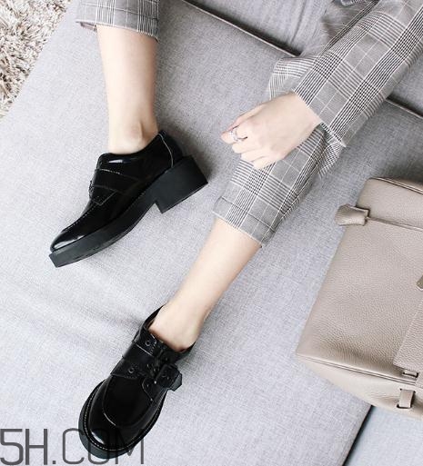 新鞋子磨脚后跟怎么办小妙招,新皮鞋磨脚后跟怎么办小妙招