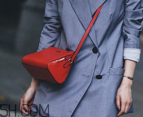 牛皮包包皱了怎么办,牛皮包皱了怎么恢复