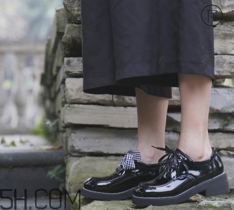 漆皮鞋掉皮了如何补救,鞋子漆皮掉了怎么办