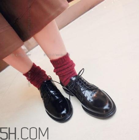 皮鞋有了划痕怎么处理,漆皮皮鞋划痕怎么修复 皮鞋有了划痕怎么处理,漆皮皮鞋划痕怎么修复