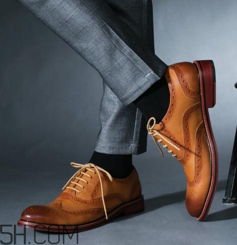 牛皮鞋子有刮痕怎么办,牛皮鞋有划痕怎么办 牛皮鞋子有刮痕怎么办,牛皮鞋有划痕怎么办