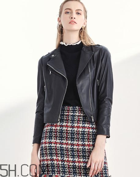 羊皮皮衣可以水洗吗,羊毛皮衣可以用水洗吗