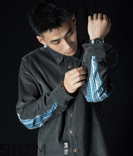灯芯绒衣服能用洗衣机洗吗,灯芯绒的衣服可以机洗吗