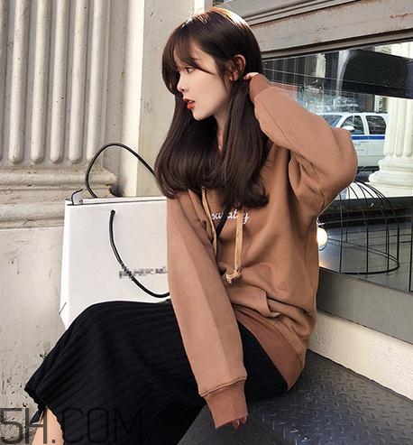 加绒卫衣和毛衣哪个暖和,毛衣暖还是加绒卫衣暖