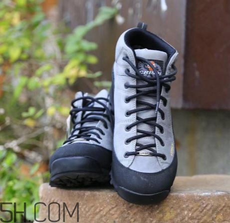 登山鞋会越穿越大吗,登山鞋为什么那么重