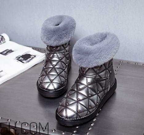 光脚穿雪地靴比较暖和吗?,光脚穿雪地靴什么感觉