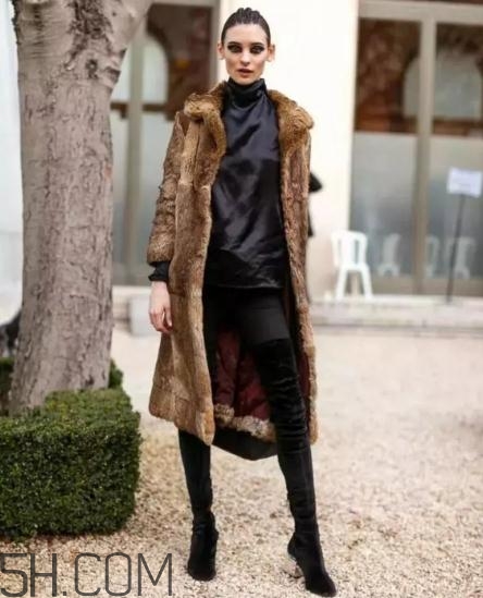 大衣怎么清洗最好,羊毛大衣怎么清洗最好