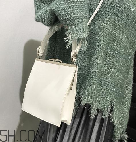 白色包包黑了怎么清洗,白色包包变黑了怎么清洗 白色包包黑了怎么清洗,白色包包变黑了怎么清洗