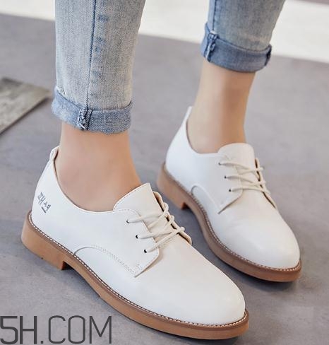 白色皮鞋发黄怎么处理最有效,白色皮鞋发黄怎么办