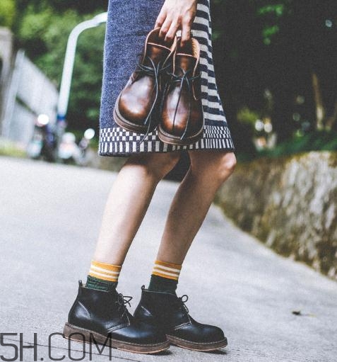 马丁靴里面褪色怎么办,马丁靴掉颜色了怎么办 马丁靴里面褪色怎么办,马丁靴掉颜色了怎么办