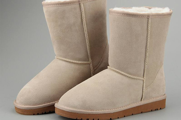 雪地靴能用洗衣机洗吗,雪地靴可以用洗衣液洗吗