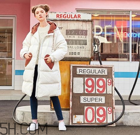 白色长款羽绒服,白色羽绒服怎么搭配