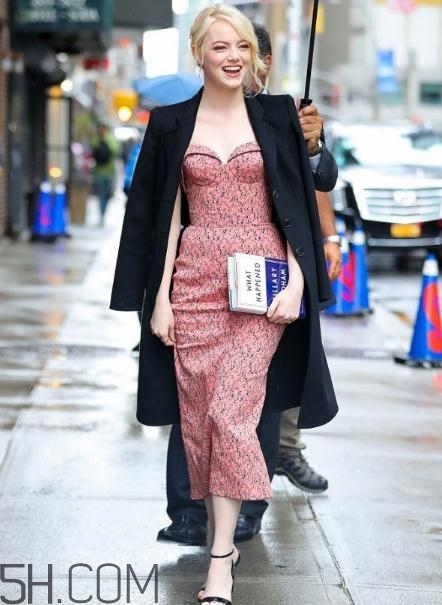 白色呢子大衣发黄怎么清洗,呢子大衣发黄怎么清洗