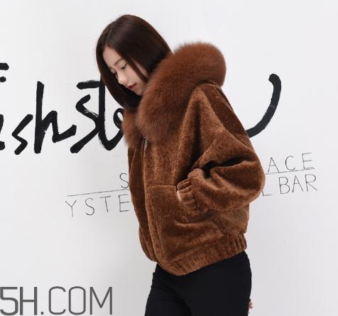 羊剪绒大衣怎么存放视频,羊绒大衣存放方法 羊剪绒大衣怎么存放视频,羊绒大衣存放方法