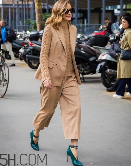 马甲什么颜色好看,白马甲搭配什么衣服好看