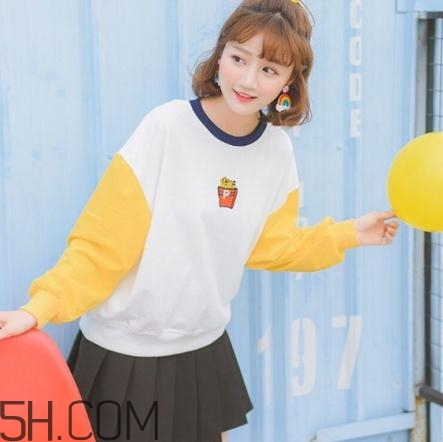 卫衣搭配什么裙子,卫衣和裙子怎么搭配