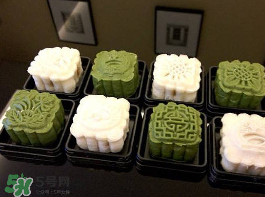 月饼皮怎么才能比较软,月饼皮硬了怎样变软和