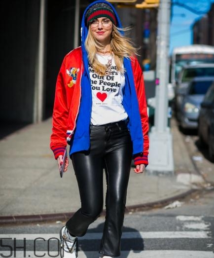 黑皮肤穿红色衣服显黑吗,穿酒红色衣服显黑吗 黑皮肤穿红色衣服显黑吗,穿酒红色衣服显黑吗