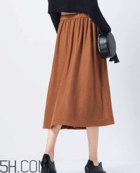 焦糖色裙子搭配什么鞋子好看,焦糖色裙子搭配什么鞋子