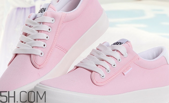 今年流行什么颜色鞋子,2019年秋冬鞋子流行的颜色