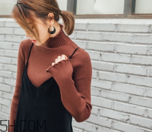 焦糖色毛衣搭配什么颜色外套好看,焦糖色毛衣搭配图片 焦糖色毛衣搭配什么颜色外套好看,焦糖色毛衣搭配图片
