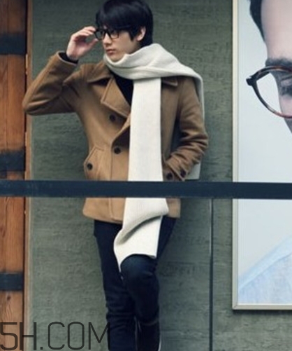 焦糖色大衣搭配围巾,焦糖色衣服配什么颜色围巾 焦糖色大衣搭配围巾,焦糖色衣服配什么颜色围巾