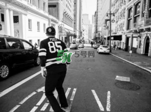 hundreds of还是hundred of,hundreds什么意思 hundreds of还是hundred of,hundreds什么意思