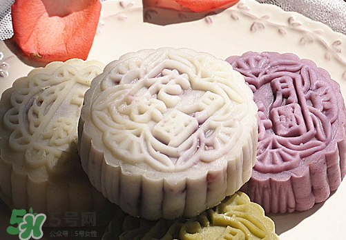 月饼皮可以用低筋面粉吗,月饼皮可以用低筋面粉吗?月饼皮用什么面粉?