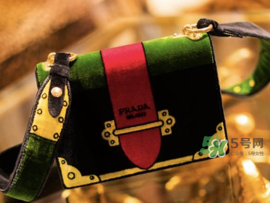 圣诞节送情侣什么颜色围巾,七夕礼物图片 圣诞节送情侣什么颜色围巾,七夕礼物图片