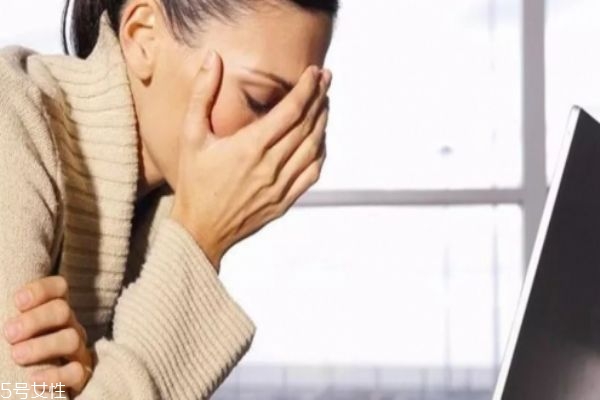 类风湿的症状(类风湿的症状是什么样的)