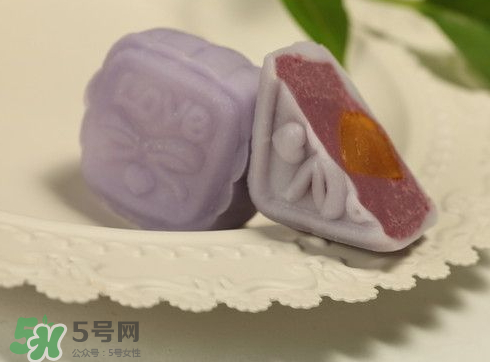 冰皮月饼要放冰箱吗,冰皮月饼要放冰箱保鲜还是冷冻