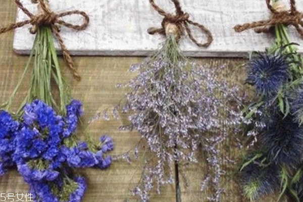 鲜花怎么保持时间长(鲜花怎样才能保持长久的新鲜?)