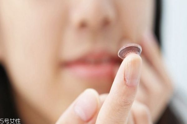 怎样戴隐形眼镜不会加深度数(戴隐形眼镜会不会加深度数)