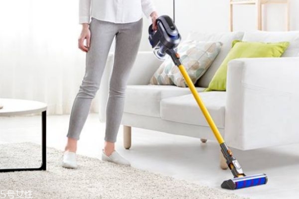 扫地机和吸尘器哪个好(扫地机和吸尘器哪个更实用)