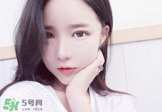 秋天喉咙干燥是什么原因,入秋喉咙干燥是什么原因 秋天喉咙干燥是什么原因,入秋喉咙干燥是什么原因