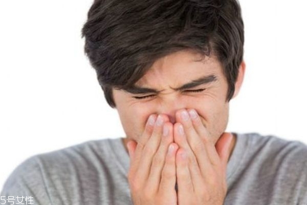 冷空气过敏性哮喘症状(冷空气过敏性哮喘的症状)